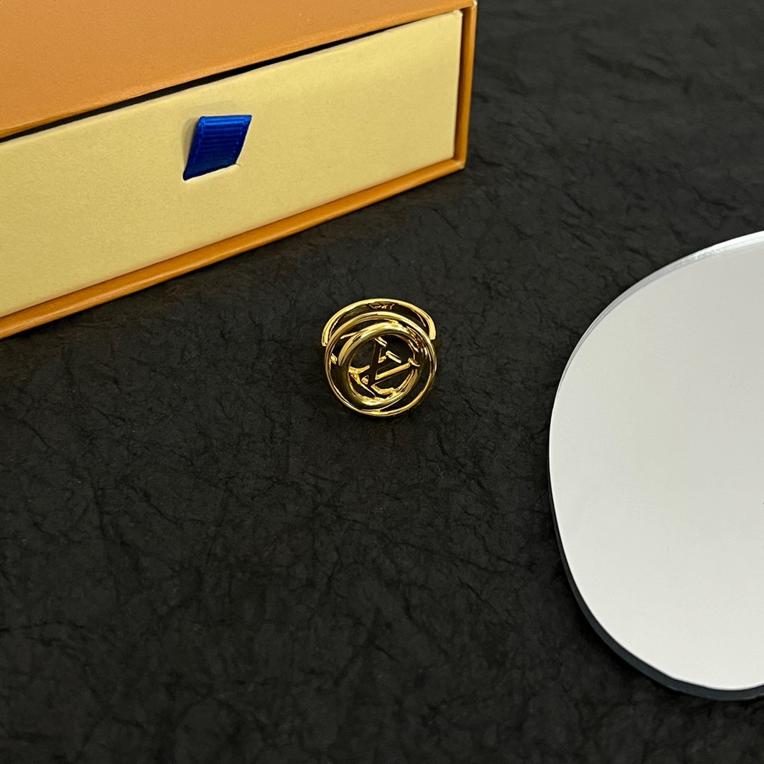 18K Louis Vuitton Stellar Ring