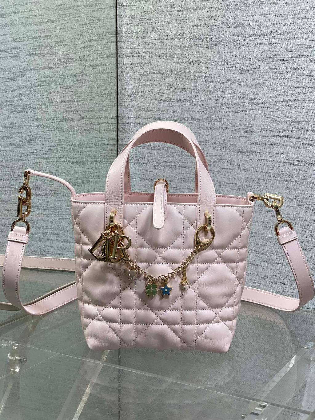 DIOR 25S TOUJOURS VERTICAL TOTE BAG 18 IN LIGHT PINK CALFSKIN WITH CHARM BRACELET STRAP