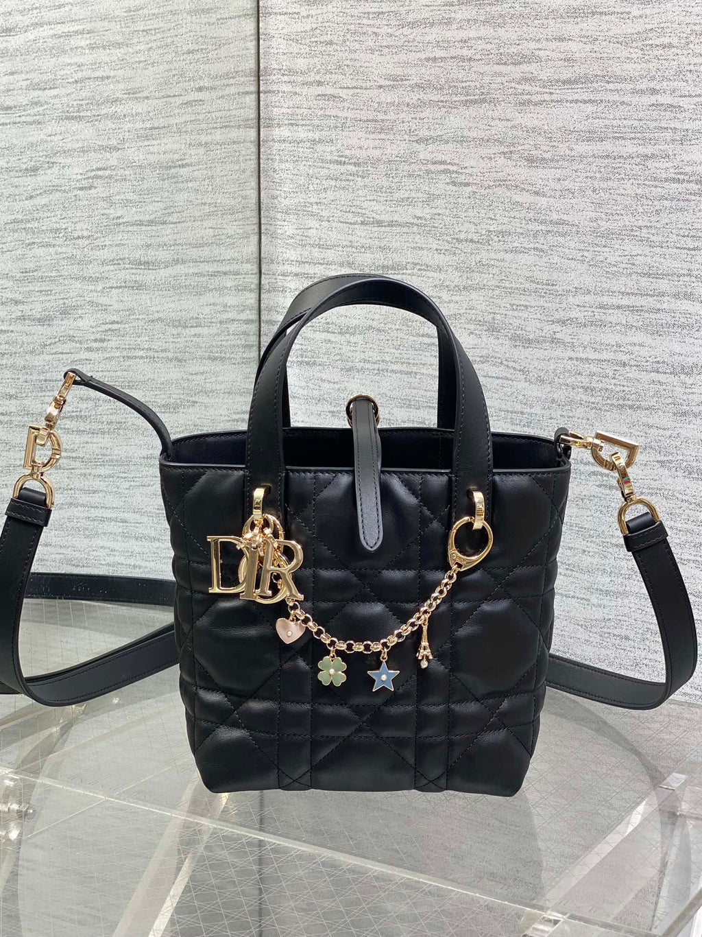 DIOR 25S TOUJOURS VERTICAL TOTE BAG 18 IN BLACK CALFSKIN WITH CHARM BRACELET STRAP